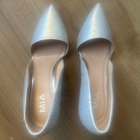 New Mia Ciana Silver Rhinestone pointed toe pumps - Picture 1 of 8